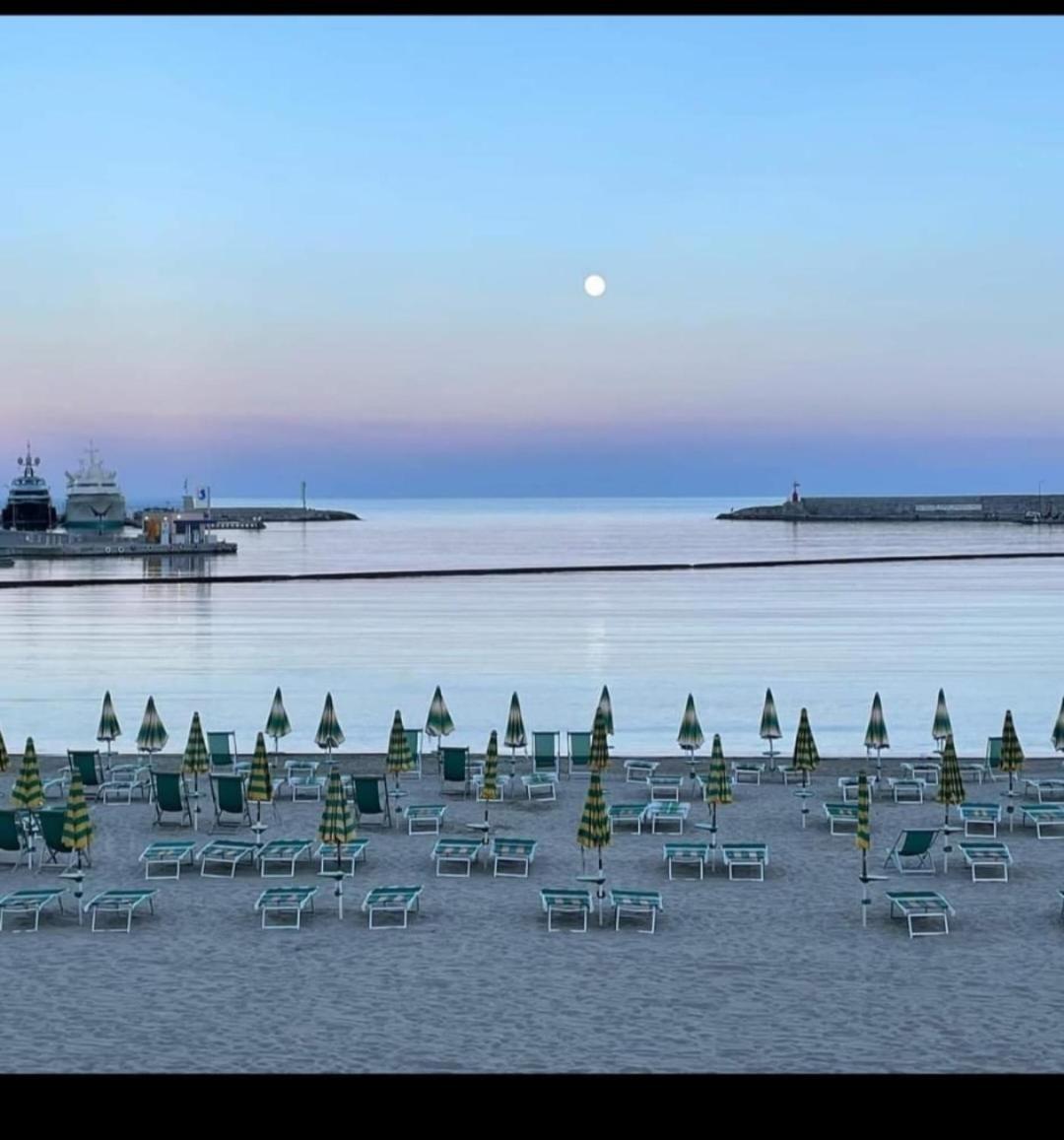 Апартаменты Sea Breeze Санремо Экстерьер фото